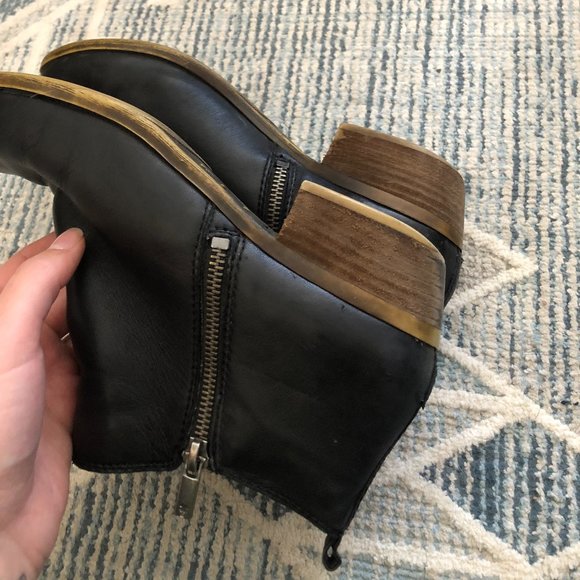 Lucky Brand 9M Black Ankle Zip- Up Booties - Picture 4 of 6